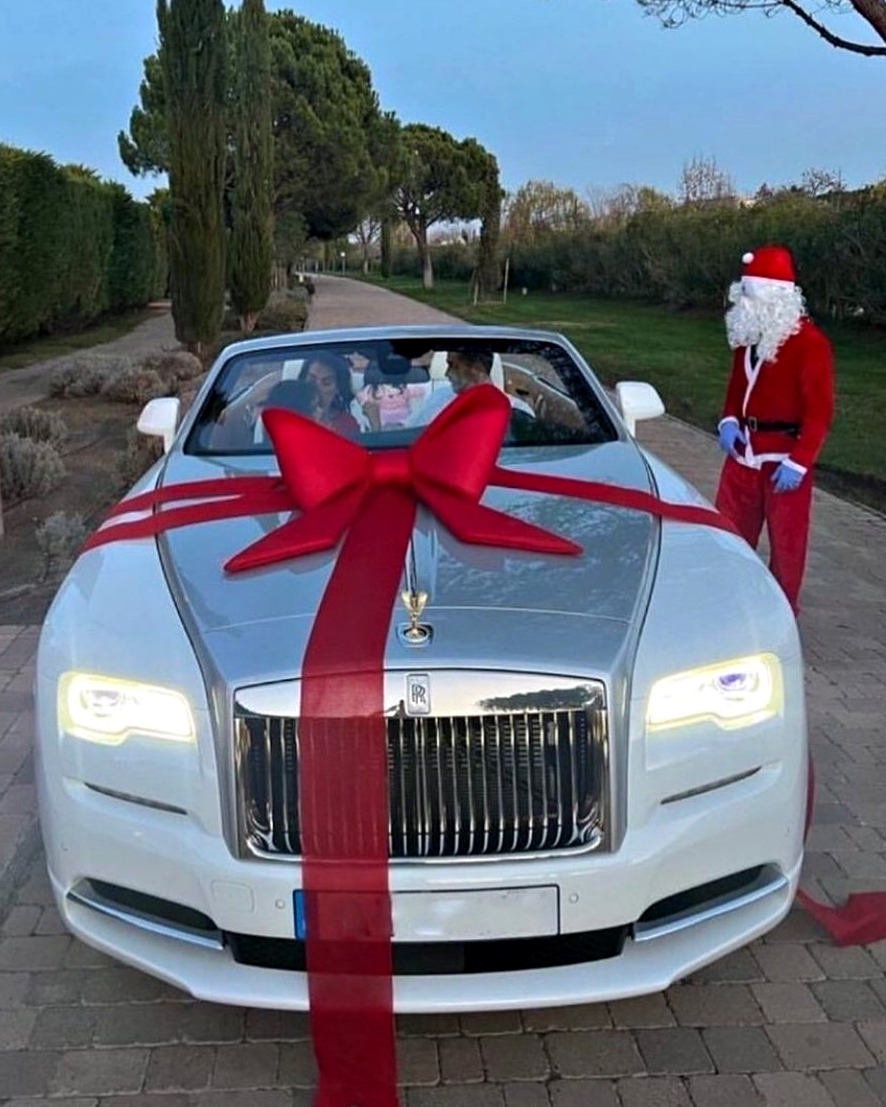 Ronaldo recebeu um Rolls-Royce Dawn de Georgina no Natal 🎁