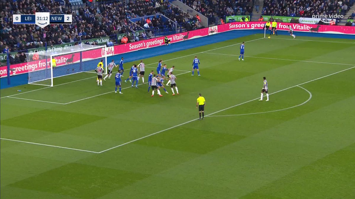 Bang, what a header 💥 Joelinton makes it 3-0 to Newcastle just after the half hour mark to send the Toon Army into raptures #PLonPrime #LEINEW