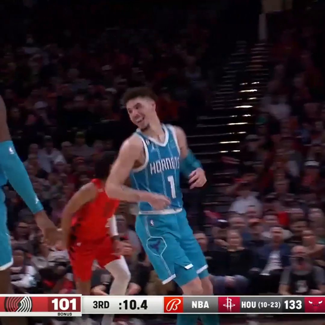 Hornets announcer Eric Collins is a national treasure 😂