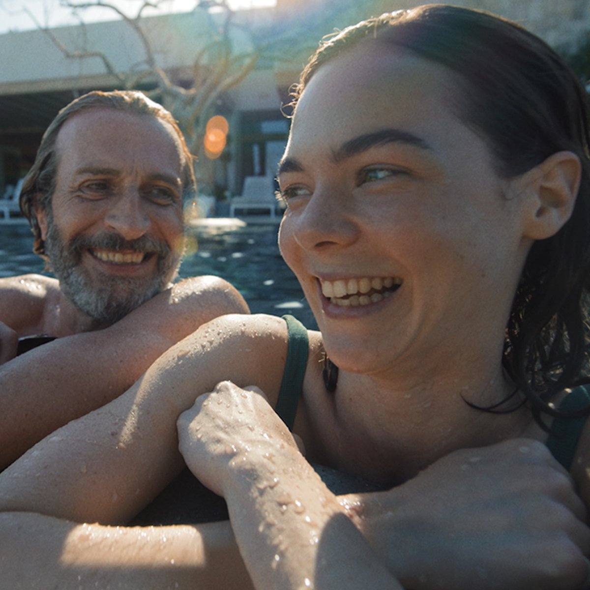Del ganador del Premio de la Academia, Alejandro González Iñárritu, experimenta BARDO ya disponible, solo en Netflix.