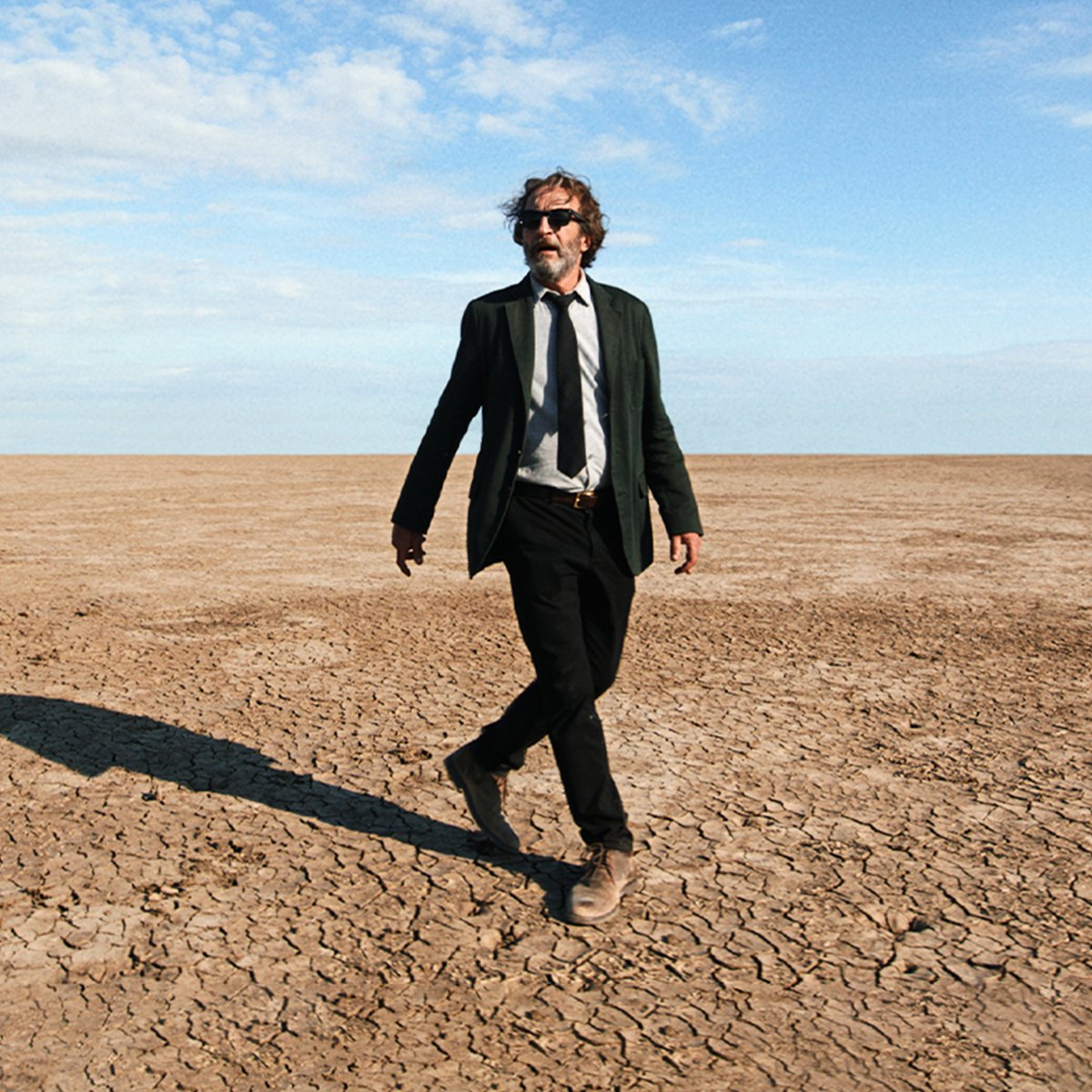 Del ganador del Premio de la Academia, Alejandro González Iñárritu, experimenta BARDO ya disponible, solo en Netflix.