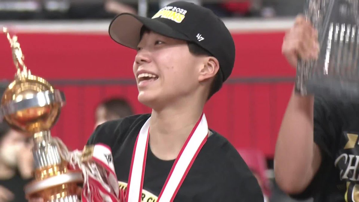🙌🏆🙌 初優勝果たし、カップ上げ！ 笑顔が溢れる京都精華学園の選手たち☺️ ￼ 📡バスケットLIVEで見逃し視聴 #ウインターカップ #高校バスケ