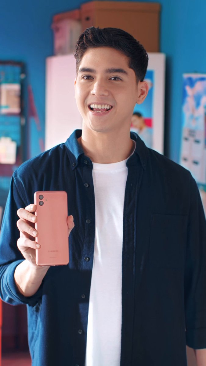 Oh ternyata Mak Beti beliin Galaxy A04 buat Joshua yang harganya Cuma Sejutaan. Ini mah bikin si Joshua auto jadi #PastiAwesomeDuluan😆 Sekarang tonton full videonya, terus mimin tantang kamu reply apa nama konter Al Ghazali & apa Keunggulan dari #GalaxyA04!👇✨🎁