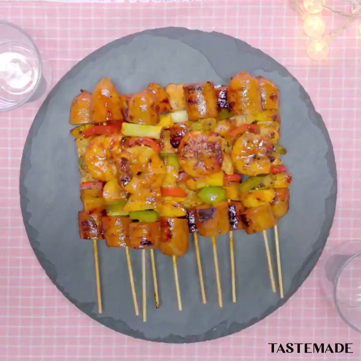 TOLONG DI SAVE SEKARANG! Ide-ide buat BBQ-an tahun baru sama teman-teman dan keluarga. 1. Sate Tahun Baru