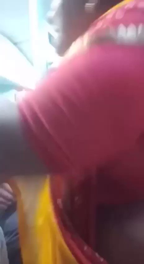 साहसी महिला को नमन..🙏 पठान को क्या धोया है।