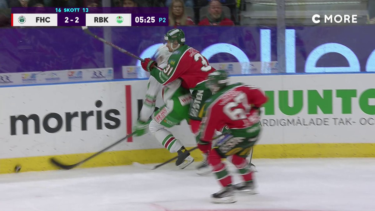 Nicklas Lasu får matchstraff efter den här tacklingen 🚫