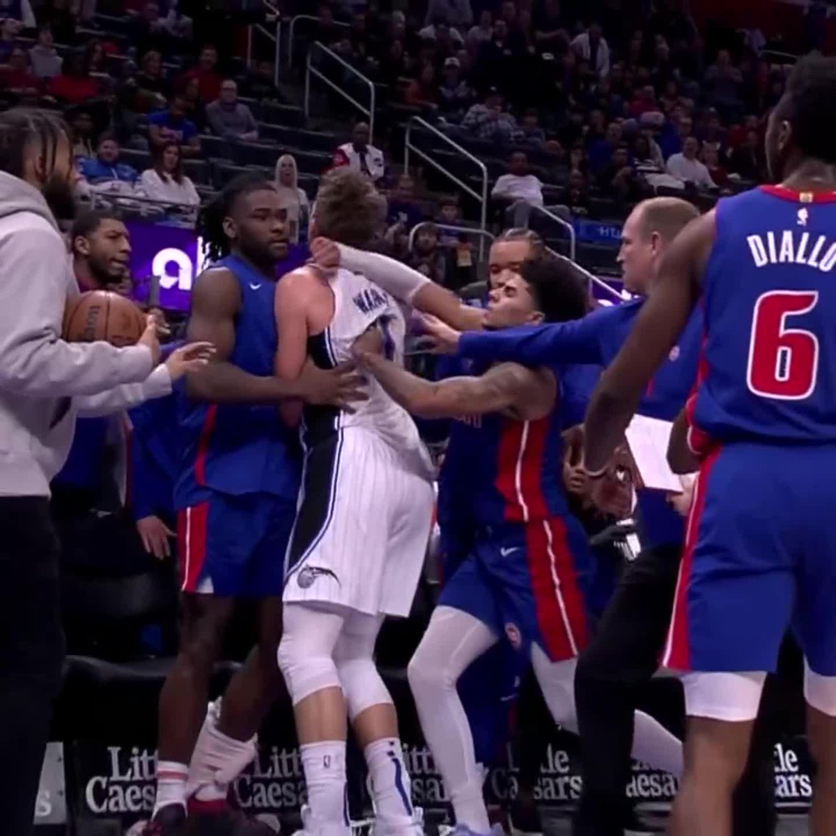Things got heated between the Magic and Pistons 😳