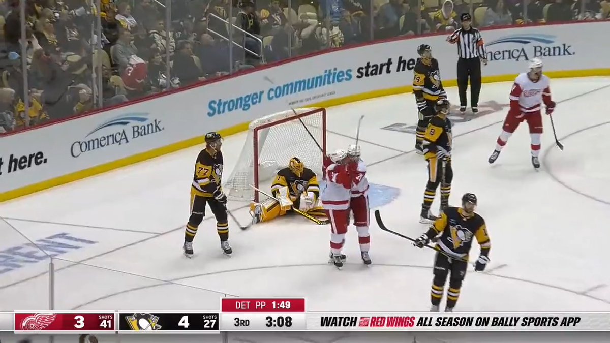 🐙 The Detroit Red Wings come alllllllllll the way back 🐙 That's four unanswered to tie the game!