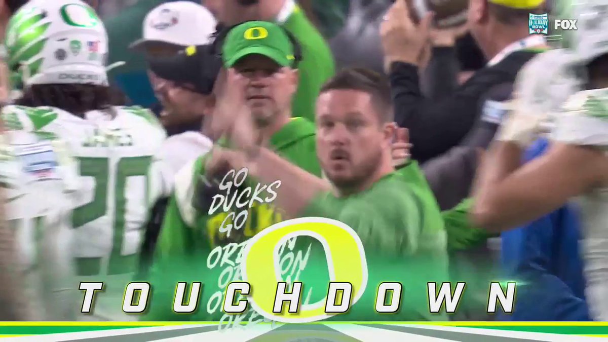 CLUTCH COTA FOR THE LEAD! Bo Nix ➡️ Chase Cota #GoDucks x @HolidayBowl