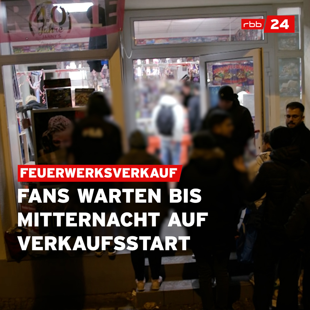 Stundenlang Schlange stehen für die ersten #Böller und #Raketen des Jahres - das nahmen einige Berliner Fans der Knallerei am Mittwoch gerne in Kauf. Bei so viel Leidenschaft möchte man fast sagen: Einmal so geliebt werden wie #Feuerwerk von jungen Männern.😉