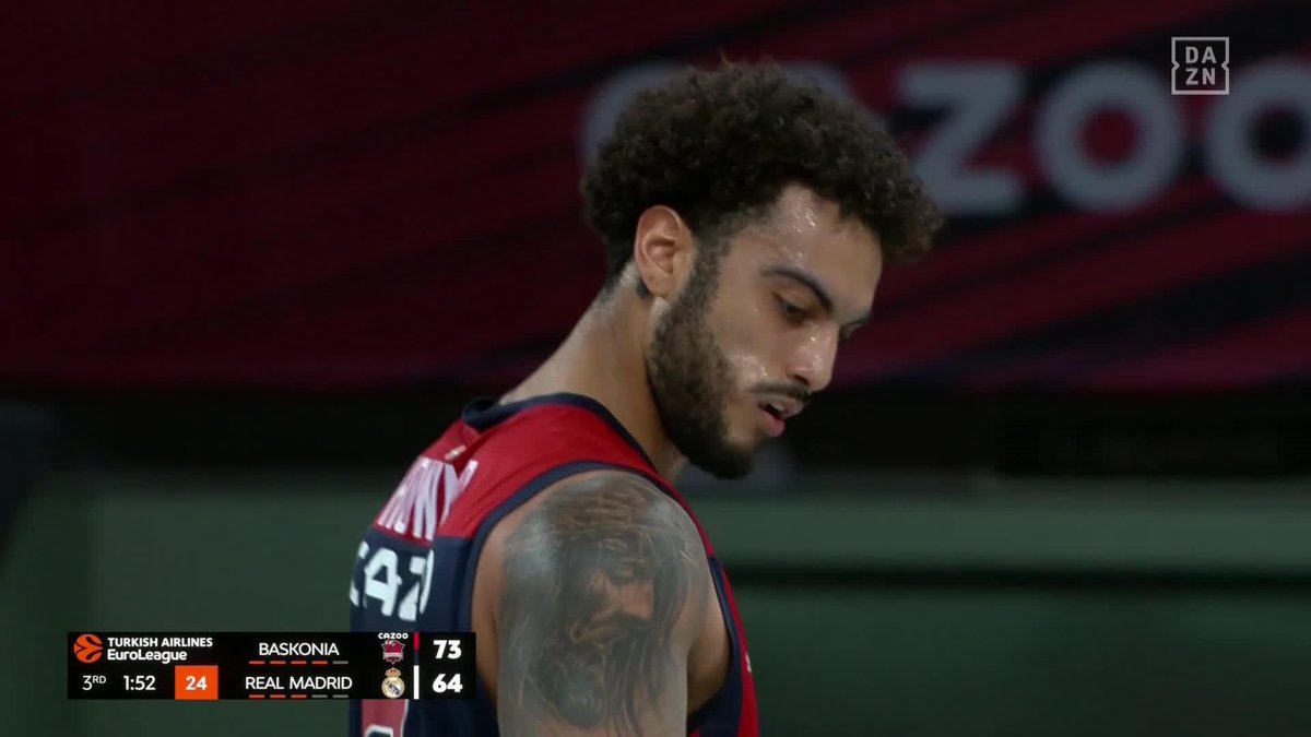 En Vitoria los Reyes Magos se han adelantado... 👑 🔥🔥🔥 DON MARKUS ANTHONY HOWARD 🔥🔥🔥 Kosner Baskonia #EuroligaDAZN 🏀