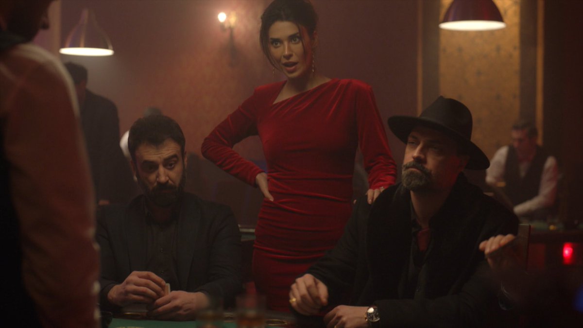 Hazırlanın! Gizli göreve gidiyoruz.😎 #GelsinHayatBildiğiGibi yeni bölümüyle 12 Ocak Perşembe saat 20.00’de @showtv’de. ⛓ @bkmonline