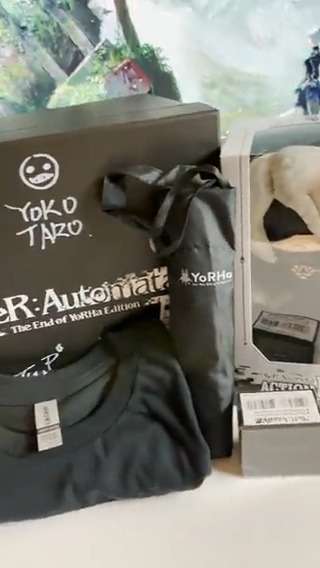 🎁 #GIVEAWAY NIER AUTOMATA MERCHANDISE BUNDLE! 🌚 Win this NieR Automata merchandise bundle signed by Yoko Tarro! To enter: 🕊 Retweet 🤝 Tag a friend 👋 Follow us Ends: 6/01/22 T&amp;Cs apply: