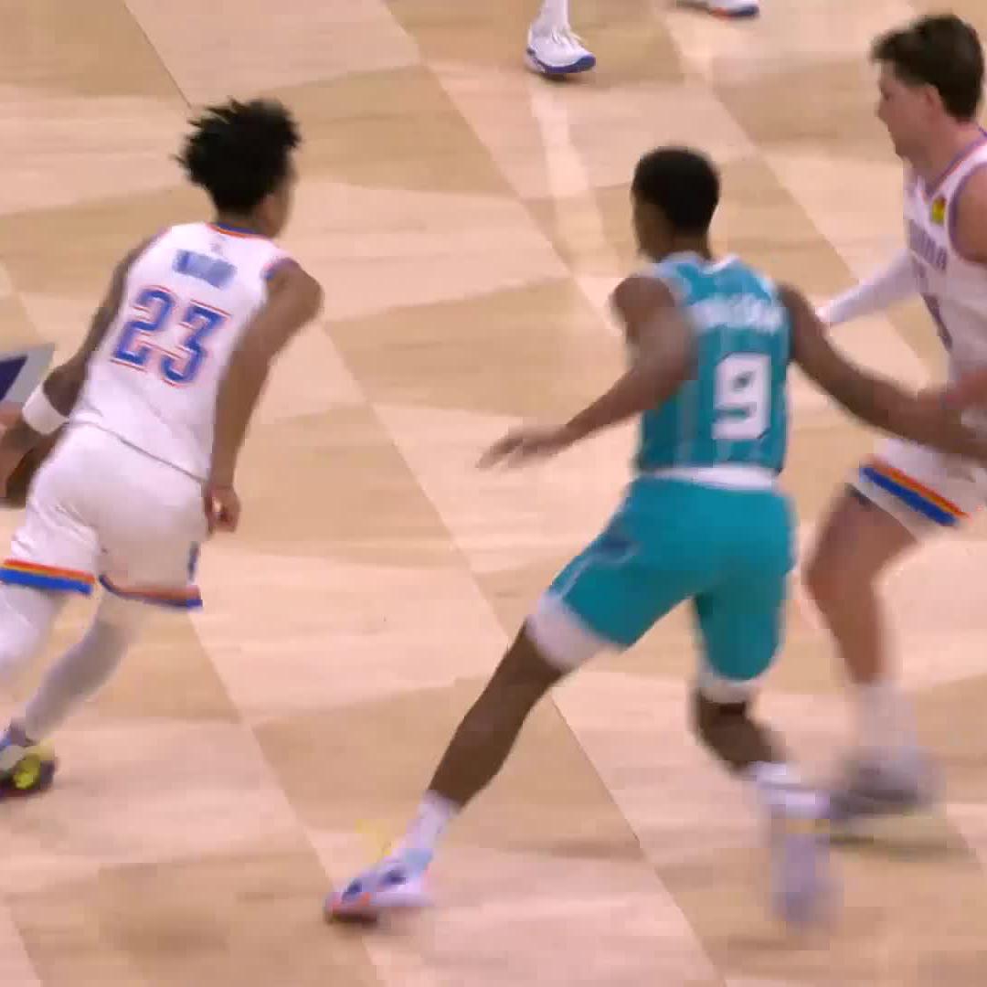 Mann with the SLAM to end the quarter 😳
