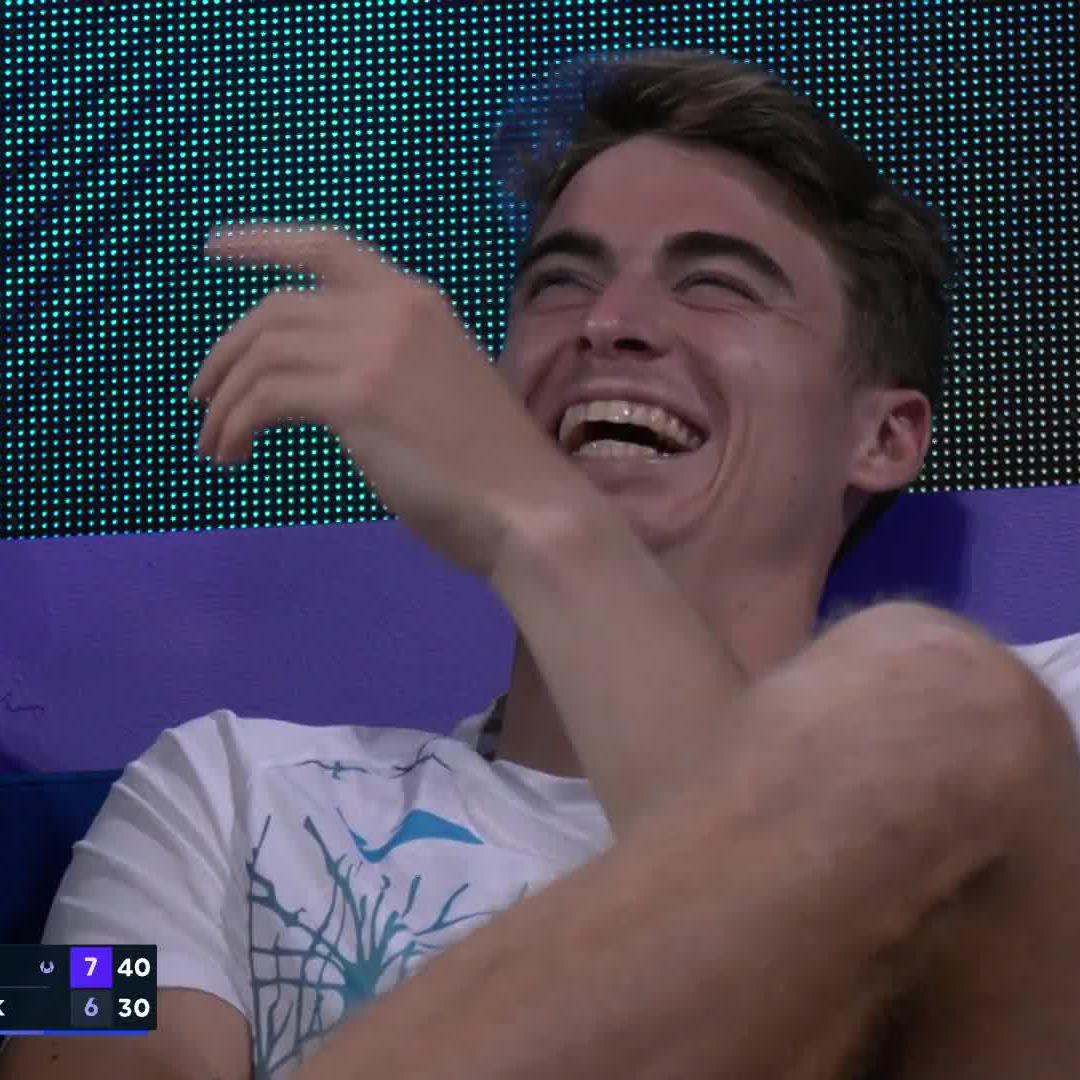 When you get caught not focusing on the action... Eyes on the match, Timofey Skatov 😂 #UnitedCup