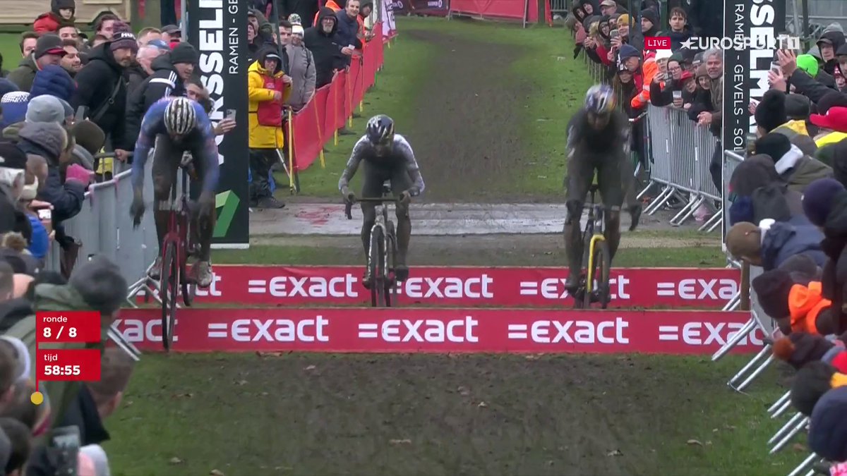 ¡HA SIDO ESPECTACULAR! 👏👏 Los tres tenores cara a cara en el esprint final... y la victoria es para un inconmensurable WOUT VAN AERT 👑🔥 No se puede pedir más 🚴👏