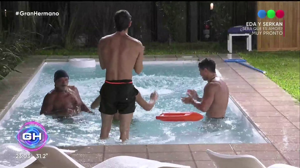 Noche de lluvia y pileta🌧️👏 Seguí #GH2022 gratis, las 24hs y en vivo por
