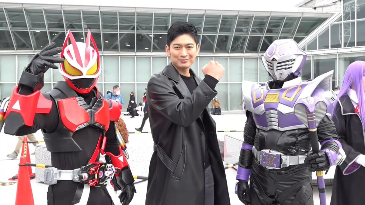 【コミケC101】俳優・松田悟志さんがコスプレエリアに登場！ 『#仮面ライダー龍騎』で #仮面ライダーナイト を演じた #松田悟志 さん。作中の秋山蓮（本人）のコスプレとして参加。 #C101 #C101_cos #C101コスプレ #cosplay #コスプレ #コミケ #大晦日 松田悟志/ SATOSHI MATSUDA