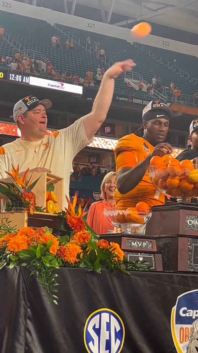 You get an 🍊, you get an 🍊‼️ Capital One Orange Bowl | Tennessee Football