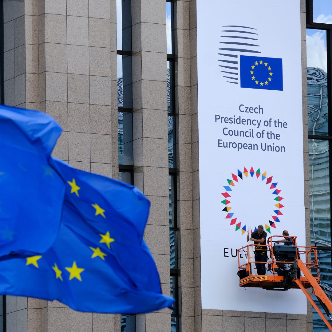 It's time to say goodbye or 'na shledanou' to the 🇨🇿 Czech Council presidency EU2022_CZ. Thank you for all your excellent work! 🙏 Ahoj a díky za skvělou spolupráci! 👋 On 1 January, we say hello and 'hej' to 🇸🇪 Sweden @sweden2023eu. Stay tuned! #EU2022CZ #CZPRES #EU2023SE