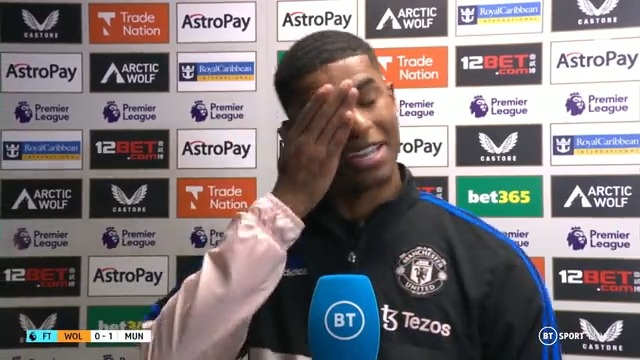 "I overslept and I was late for a meeting" 😅 Marcus Rashford reveals the reason he was benched by his manager Erik Ten Hag...💬 🎙️ Des Kelly