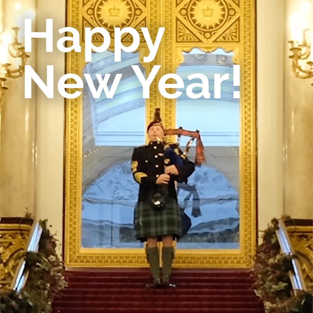 As we say goodbye to 2022, The King’s Piper plays ‘Auld Lang Syne’ at Buckingham Palace. Wishing all our followers a very happy and healthy 2023. #HappyNewYear