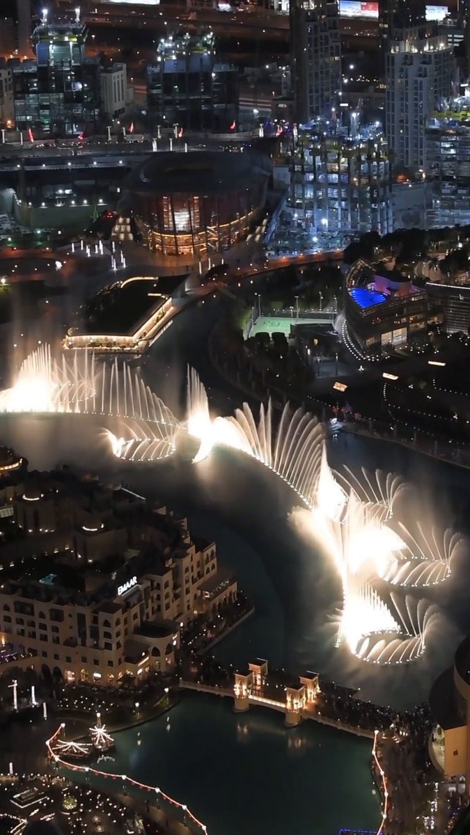 Name a better way to start the year, we’ll wait 🤩 The Dubai Fountain Burj khalifa official 📸IG/dubai.uae.dxb #VisitDubai