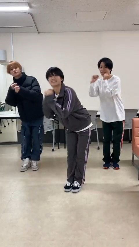 ／ あけましておめでとう～！！🎉🎉 #ウサギダンス🐰‼️ ＼ #嶋﨑斗亜 #大西風雅 #當間琉巧 #Lilかんさい
