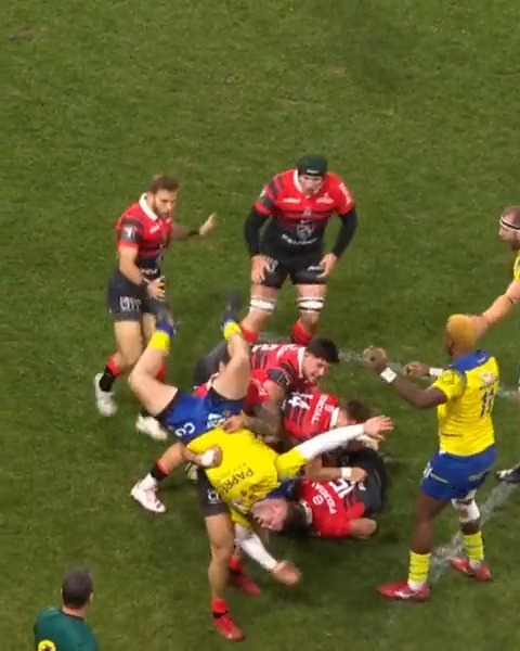 #TOP14 Quand tonton Sofiane te sort du lit un 2 janvier... 😴😂 Sofiane Guitoune Stade Toulousain