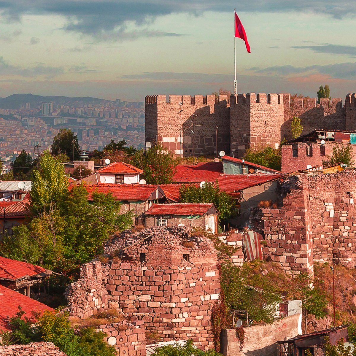✈️ Pek çok Anadolu medeniyetine ev sahipliği yapmış bir başkent: Ankara! Zengin tarihi ve özgün kültürüyle dikkat çeken Ankara, doğal güzellikleriyle de sizi etkileyecek. #TürkHavaYolları