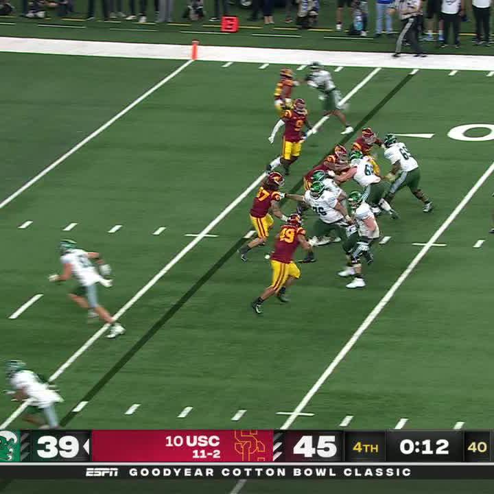 What a grab with 0:09 remaining 🌊 The Green Wave cap off an incredible season with a NY6 bowl win!
