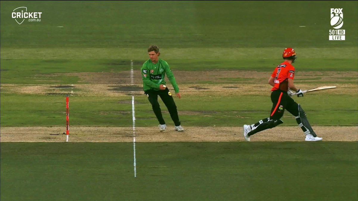 Spicy, spicy scenes at the MCG. Not out is the call...debate away, friends! #BBL12