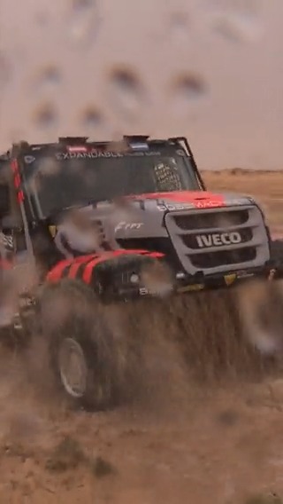 Highway to Ha'il 🌧️🚚🚗 #Dakar2023