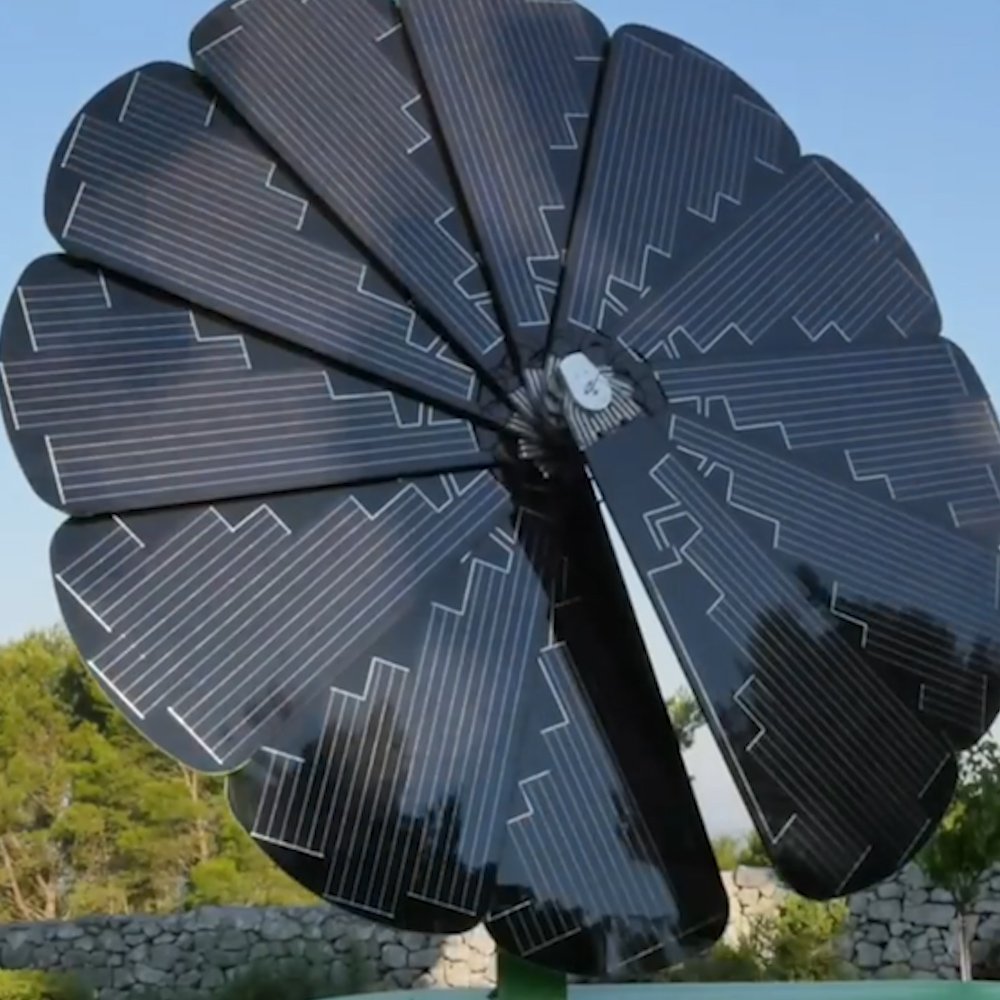 This solar panel 'blooms' like a flower and produces 40% more energy