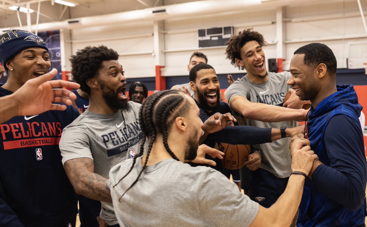 Mr. CJ McCollum lets Willie Green know he has been named the NBA's Western Conference Coach of the Month! 👏 #Pelicans