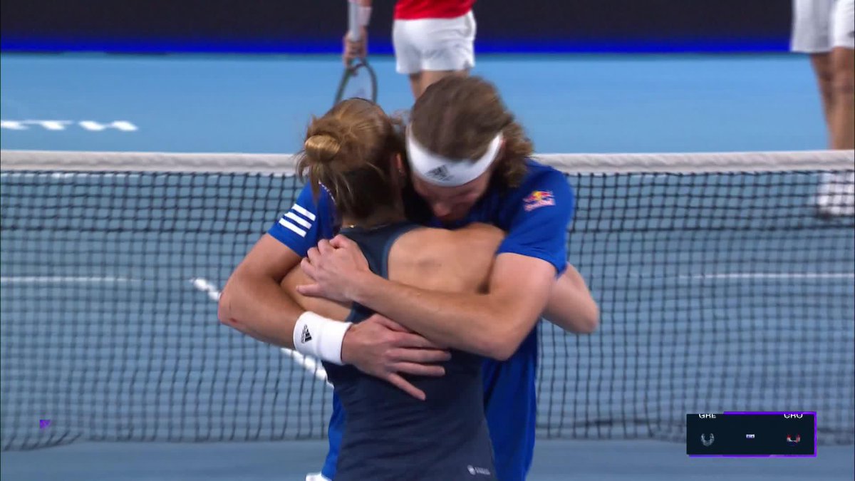 🇬🇷 HELLAS 🇬🇷 Maria Sakkari and @steftsitsipas take out Martic & Gojo 7-6 6-4 to advance to the #UnitedCup semifinals 🔥