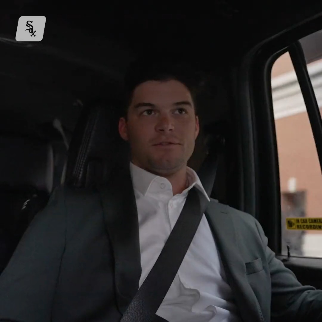 Great food: ✅ Amazing fans: ✅ Andrew Benintendi is 𝙝𝙖𝙥𝙥𝙮 to be in Chicago.