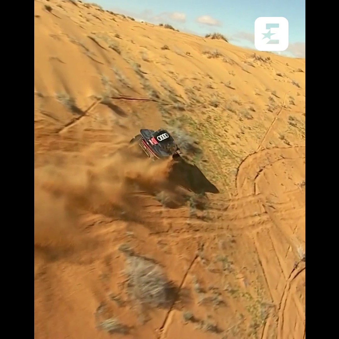 ¡Qué duro es el Dakar! 🚗🏜 Impresionantes imágenes de Carlos Sainz 'peleándose' con una duna