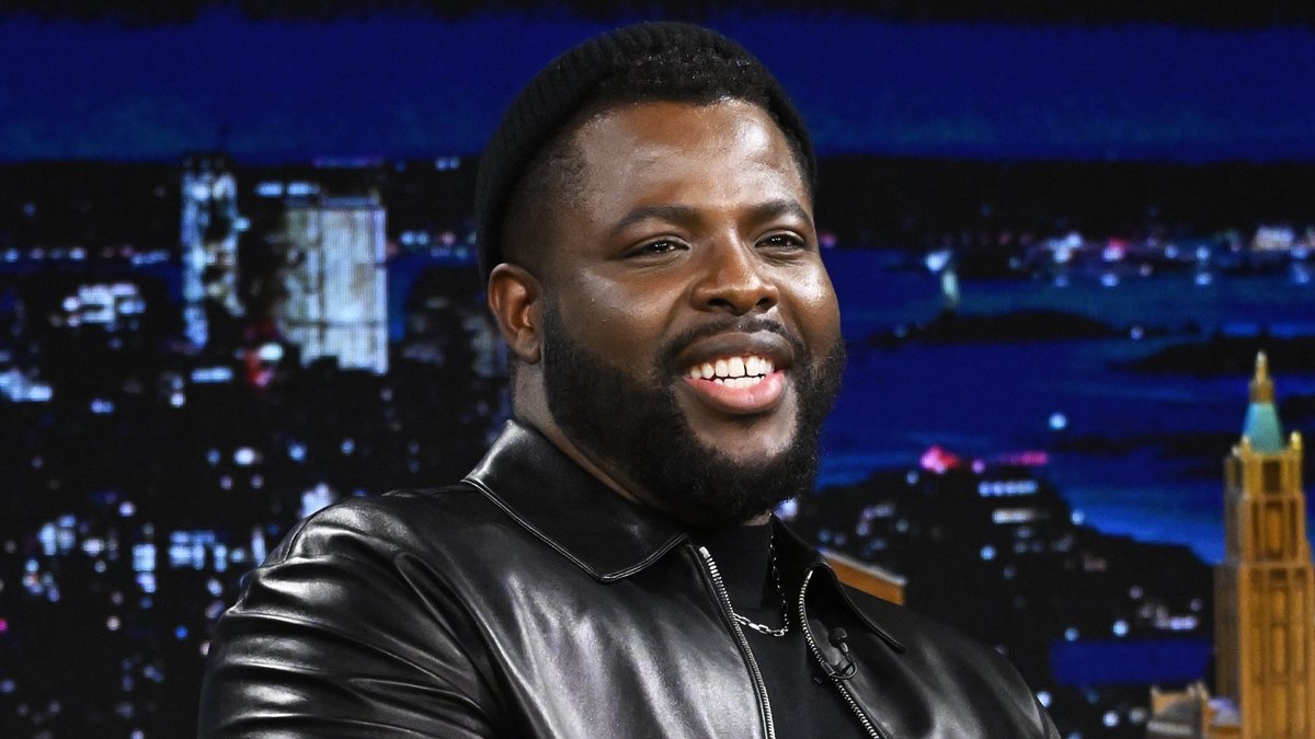 .Winston Duke can split an apple in half with his bare hands! #FallonTonight