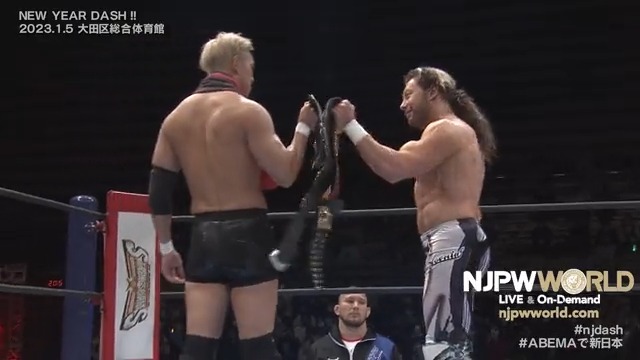 🆓本日無料配信🆓 ⚡️NEW YEAR DASH!!⚡️ 奇跡が起こったイッテンゴ‼️ IWGP USヘビー級王者 Kenny Omega とIWGP世界ヘビー級王者 Kazuchika Okada のドリームタッグが実現‼️ 📲 LIVE on #njpwworld📡 登録不要🙅視聴無料🆓 ⇒ #njpw #njdash