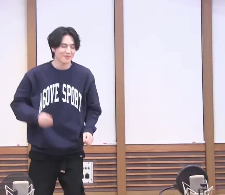 YUGYEOM DANCING TO HYPE BOY BY NEWJEANS 😭 #YoungjaeBestFriend_Yugyeom DJ YOUNGJAE WITH YUGYEOM