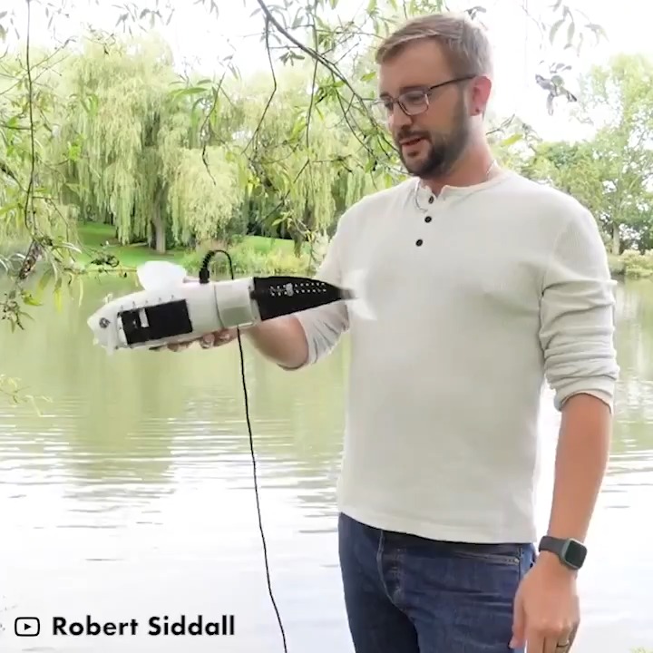 Researchers turn this award-winning idea into a real robot fish that filters microplastics from water. #gigadgets #environmental #plastics #protectourplanet #robotics