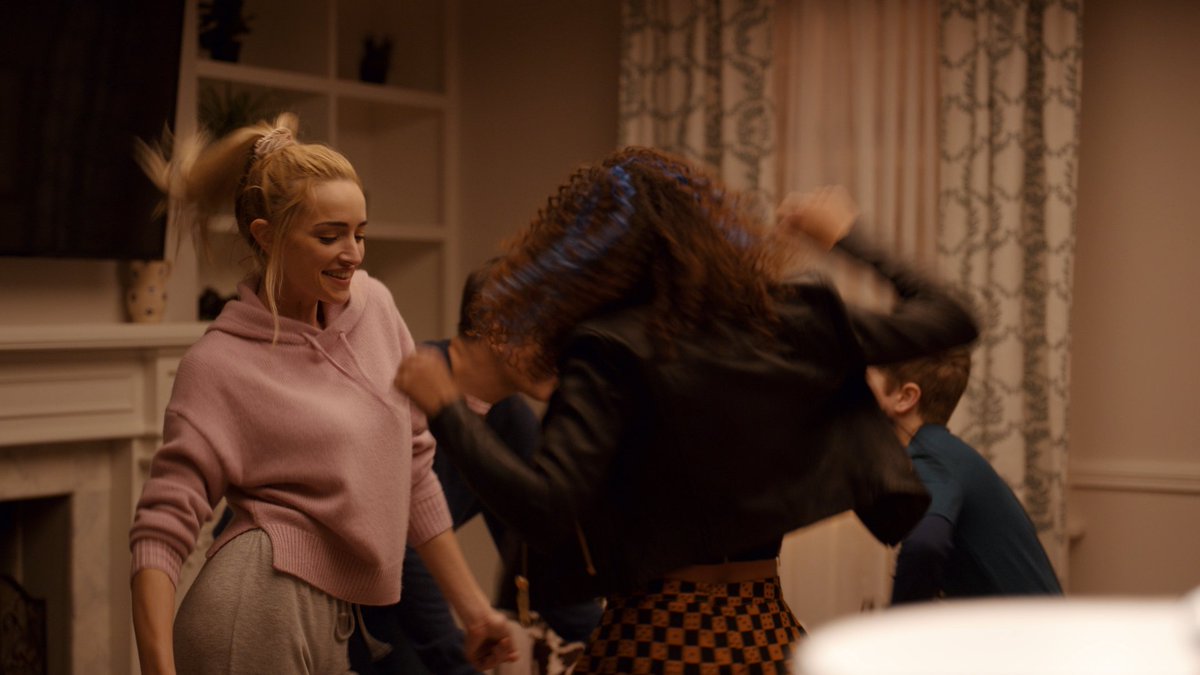 Ginny &amp; Georgia Season 2 is now on Netflix!