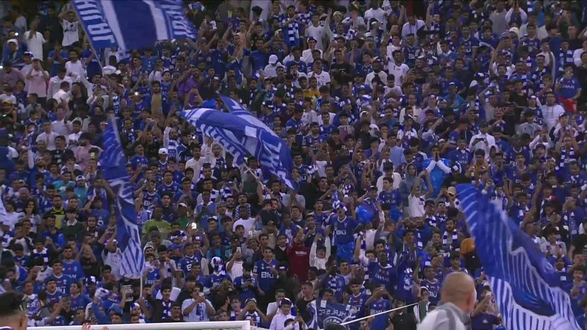 🎥 الكلاسيكو أزرق..🔵 لحظة انطلاق صافرة النهاية وإعلان فوز الهلال على الاتحاد 👏🏻 #الاتحاد_الهلال⁩⁩ | ⁦#SSC