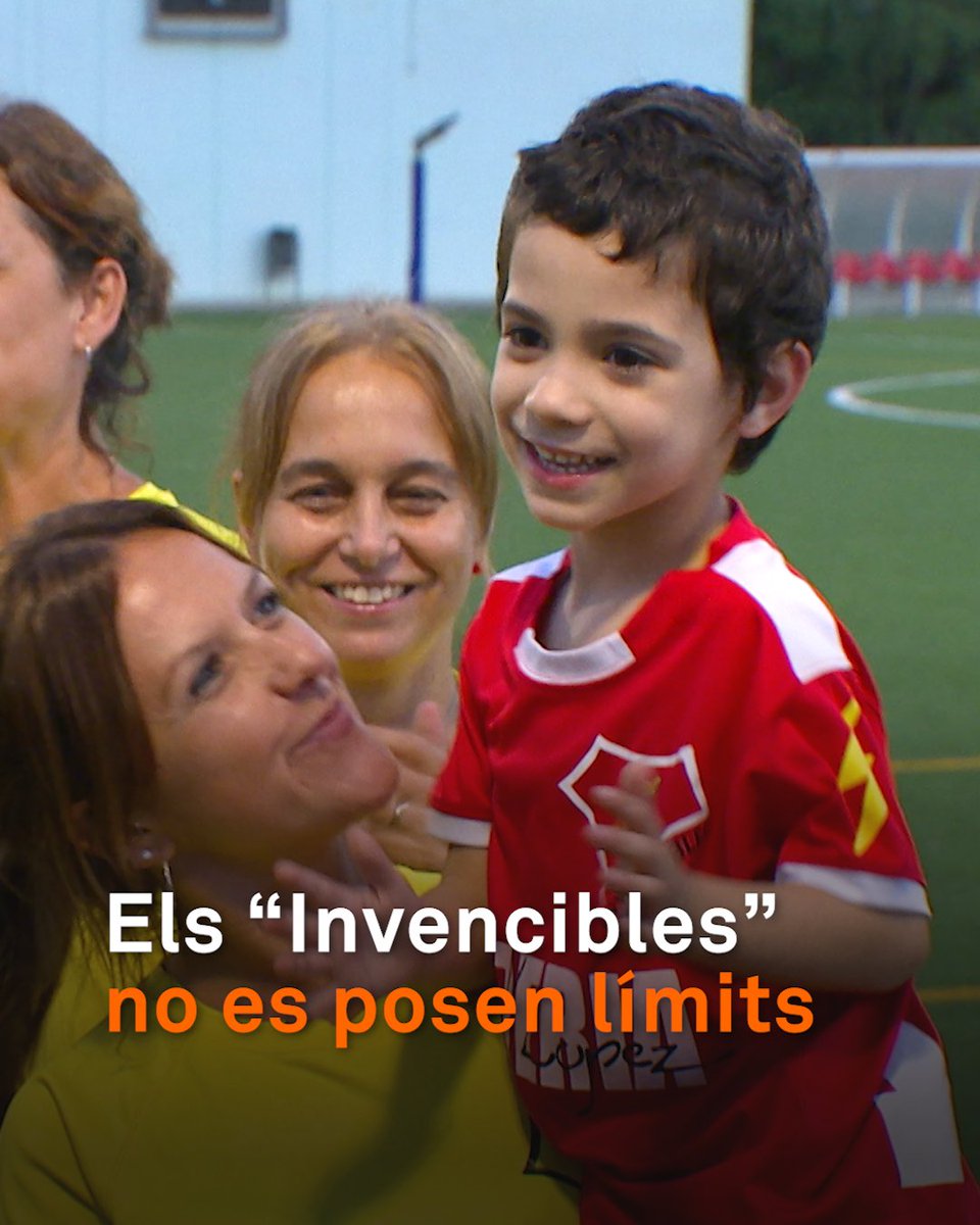 Són els "Invencibles", un equip de futbol d'infants i joves amb diversitat funcional. “Jo no m’imaginava en un equip. Aquí si ets dolent, no et diuen res, només que pots millorar”, explica el Joan. L’equip de Sant Cebrià de Vallalta fa amistosos i tornejos