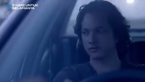 Dulu di versi bioskopnya malah adegan paling pentingnya kena sensor. Dulu nonton di bioskop sama pacar (sekarang mantan), pulangnya langsung beli kaset soundtracknya. Film taun 2007 yang berlatar kejadian 2006. Kalian taun 2007 lagi ngapain?