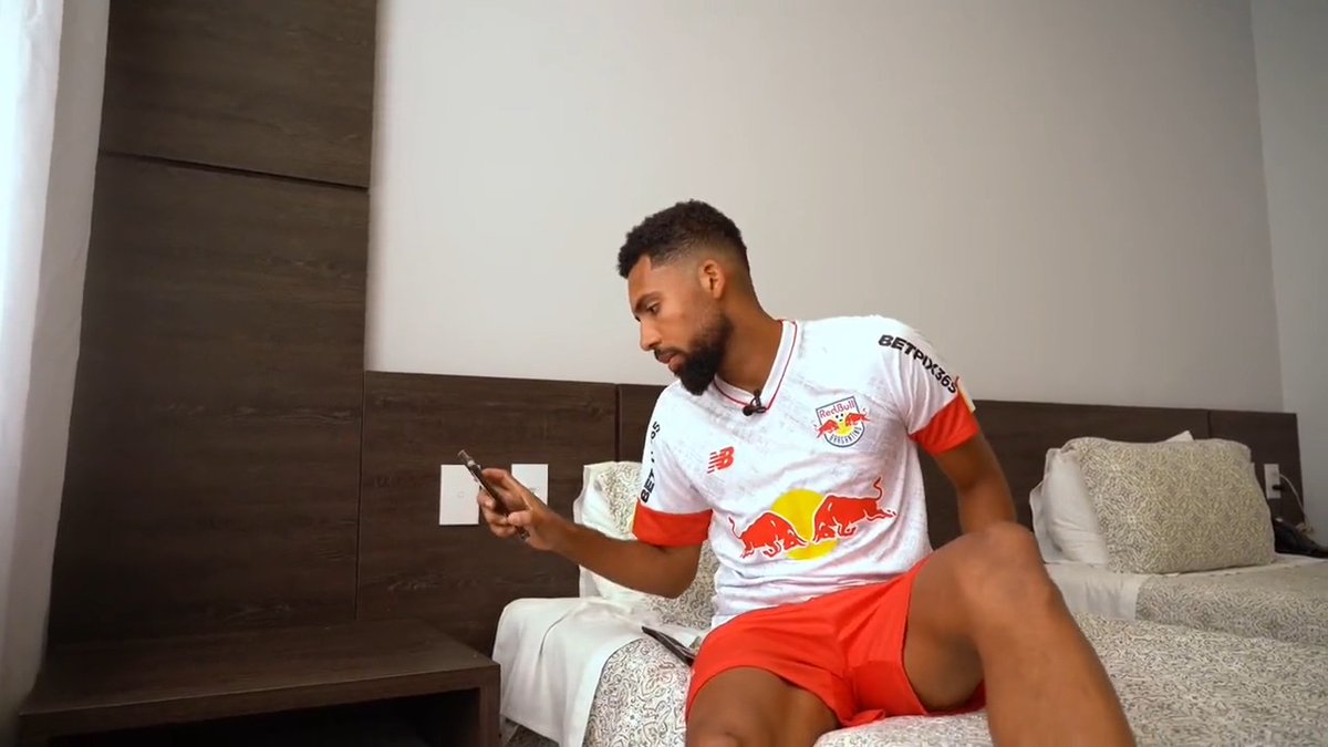 O Matheus Fernandes atendeu 📞 a ligação do Massa Bruta e é o novo reforço para a temporada 2023! 🤩 Deixe seu recado pra ele! 💬 #MatheusFernandesÉdoBraga #VamosBraga #RedBullBragantino