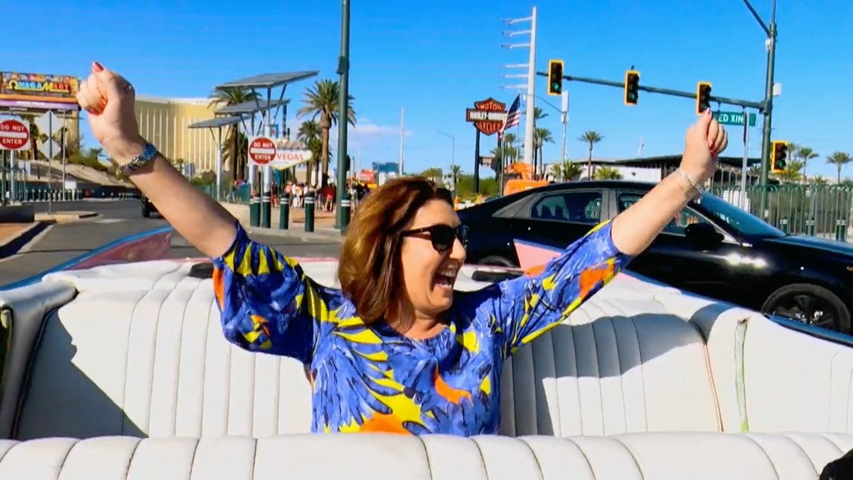 📺 Tonight at 9pm - New Holidaying with Jane McDonald on Channel 5 and #My5 She's back! Join Jane McDonald tonight as she discovers Las Vegas 🎰 🤩 There's a zip wire, an all you can eat buffet and even Donny Osmond!