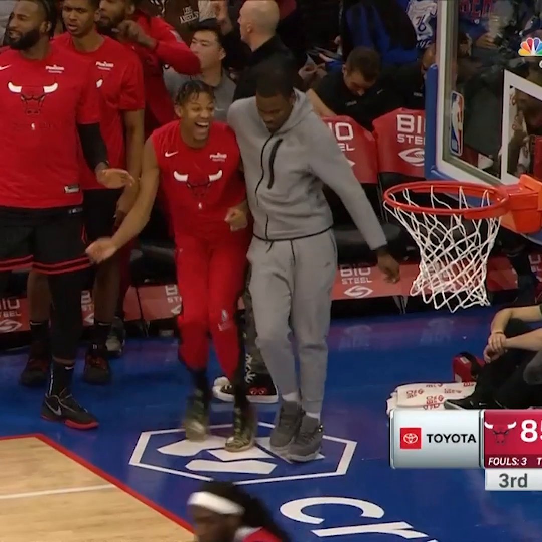 Zach LaVine had the Bulls bench dancing 🕺😅