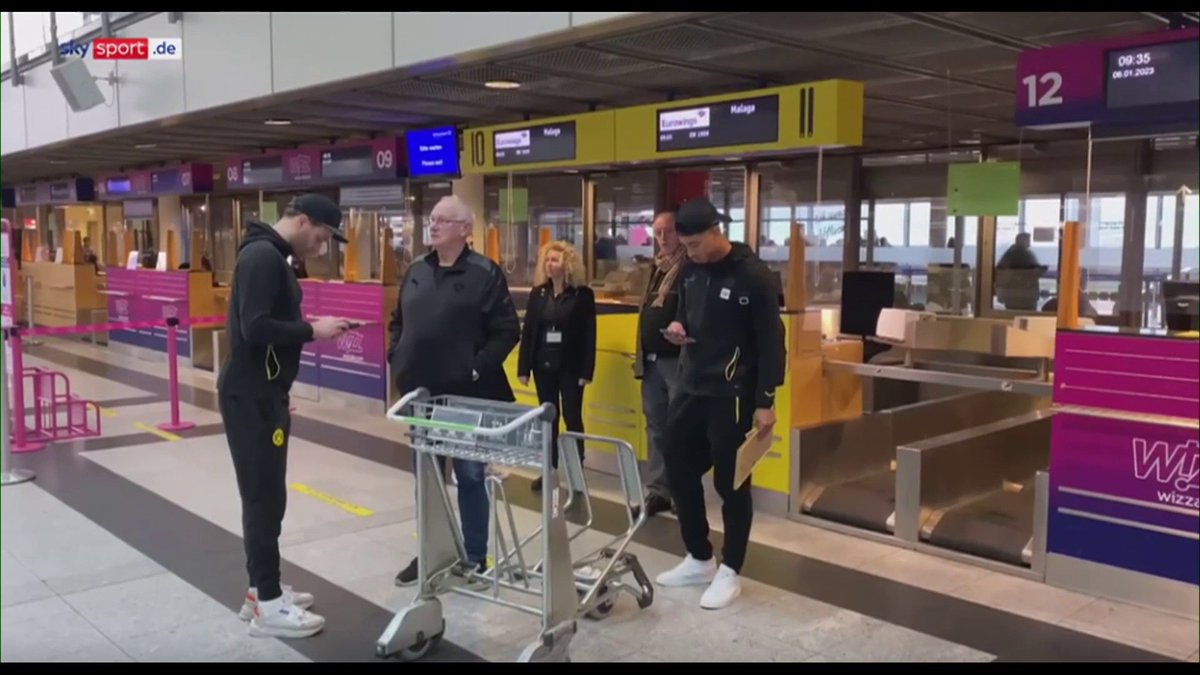 Jude Bellingham forgot his passport as Borussia Dortmund travelled to Marbella for a training camp. His mum saved the day 😆❤️